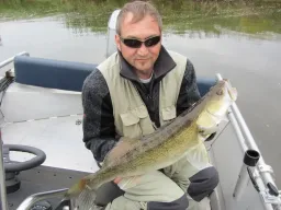 zander-elbe-boot-fangfoto