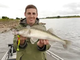 angler-fangfoto-zander-elbe