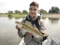 zanderfangfoto-elbe-windstill