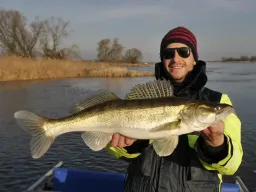 winter-zander-elbe-fangfoto-sonnenschein